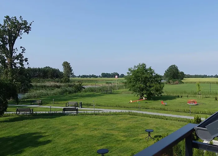 Ξενοδοχείο με διαμερίσματα Miedzy Mostami